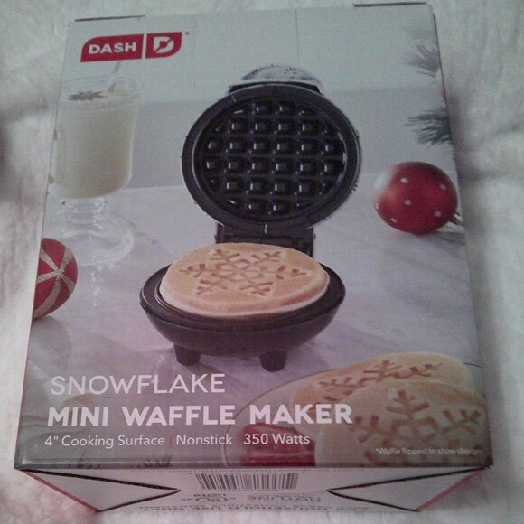 Dash Mini Snowflake Waffle Maker 4" NEW in box White with Red/White Candy Canes - Picture 2 of 2